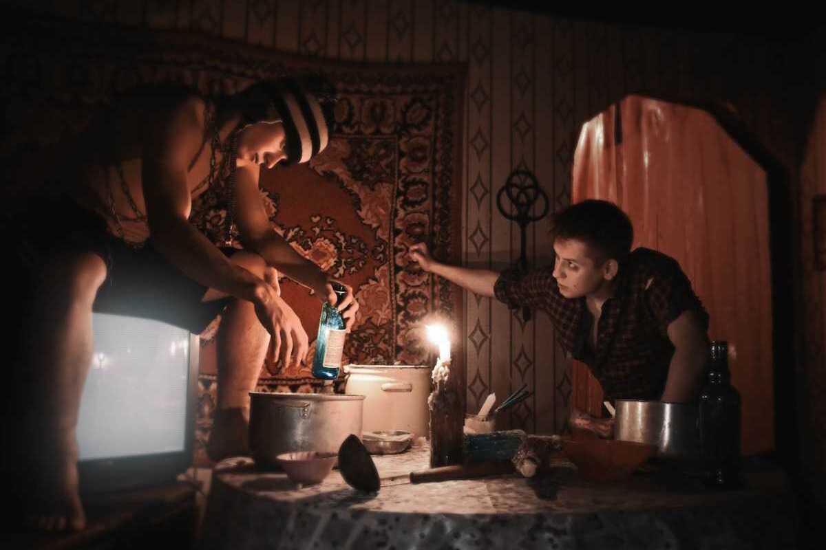 Низкие цены в перформансе «Инсомния» 